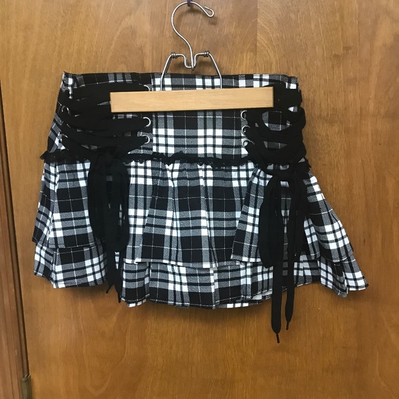 Dolls Kill Widow Plaid Mini Skirt - Size Med NWOT Punk Black White Lace-Up Kilt - Picture 1 of 3